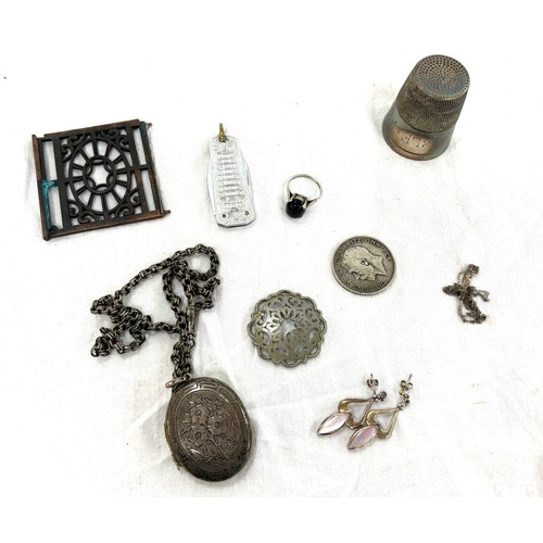 461 - Selection of collectables includes Silver jewellery, coin etc