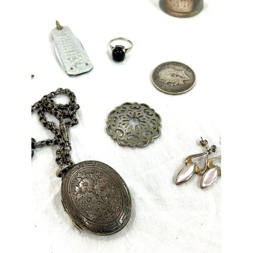 461 - Selection of collectables includes Silver jewellery, coin etc