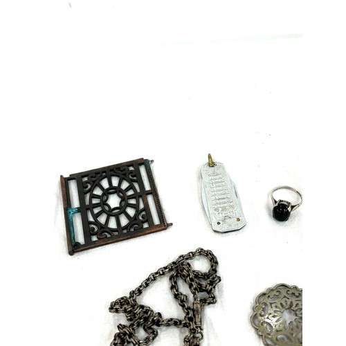 461 - Selection of collectables includes Silver jewellery, coin etc