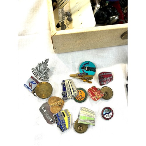 535 - Large selection of vintage and later costume jewellery includes badges etc