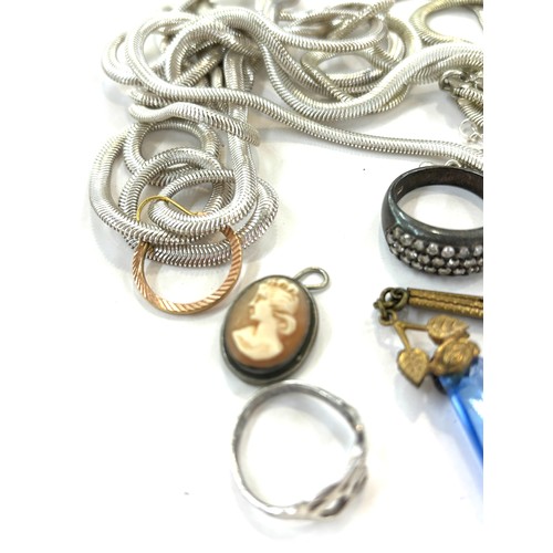 536 - Selection of silver and costume jewellery