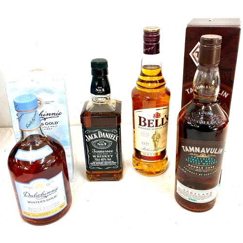 61 - Selection 4 sealed bottles of whisky to include Bells, Jack daniels, Tamnavulin, Dalwhinnie