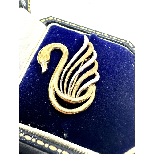 76 - 9ct gold swan brooch weight 2.2g