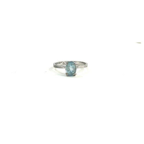 539A - 18ct gold ring with topaz approximate weight 2.52 grams