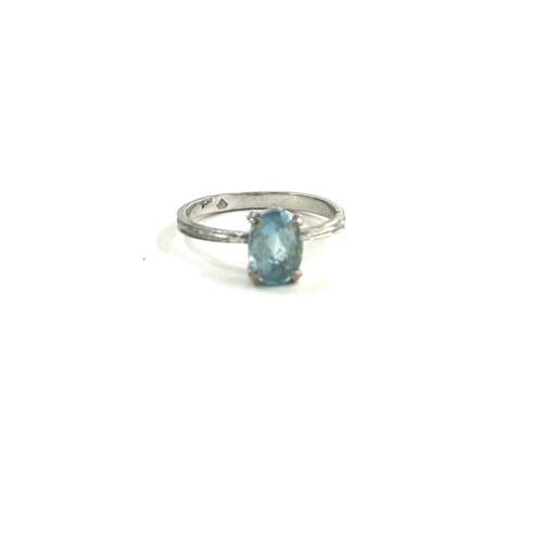 539A - 18ct gold ring with topaz approximate weight 2.52 grams