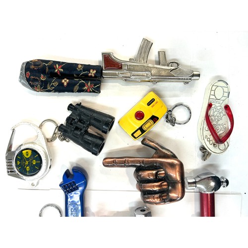 565 - Selection of vintage novelty Lighters