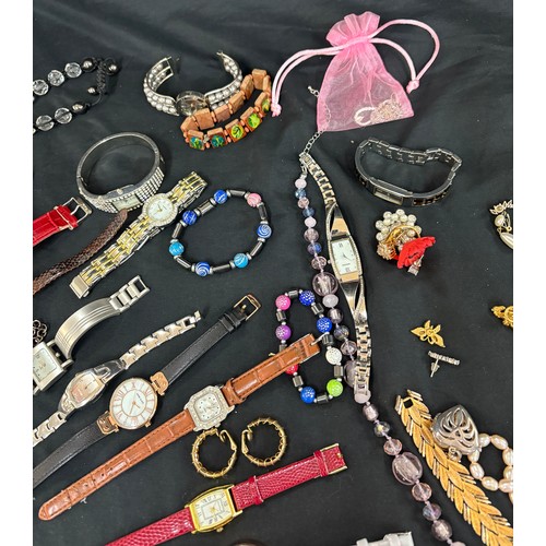 559 - Selection of ladies vintage and later costume jewellery, watches etc