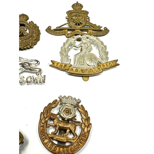 379 - 10 military cap badges inc kings own york & lancs etc