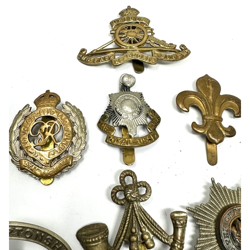 380 - 10 military cap badges inc Northampton yeomanary royal sussex etc