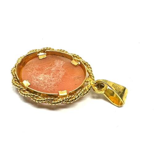 107 - 9ct gold cameo pendant measures approx 2.8cm drop weight 1.9g