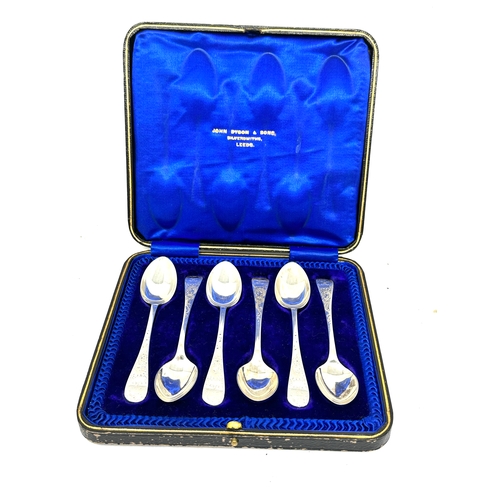 34 - Antique boxed set of silver spoons weight 116g