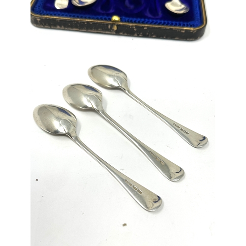 34 - Antique boxed set of silver spoons weight 116g