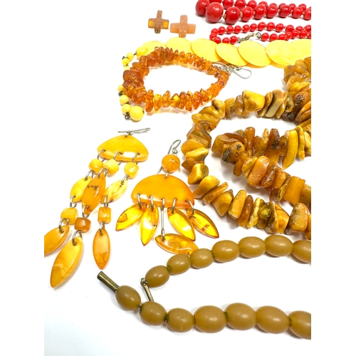 316 - selection of vintage costume necklaces etc includes amber etc weight