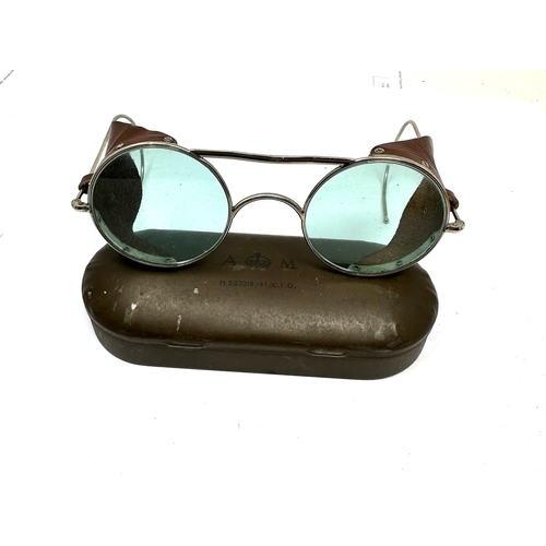 401 - Excellent Original WW2 RAF Anti-Glare Sun Glasses & Air Ministry Storage Case