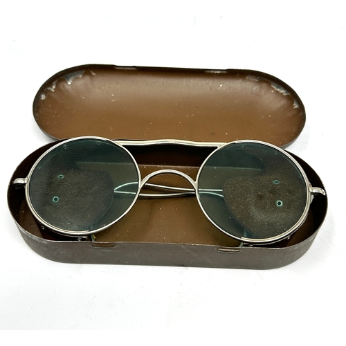 401 - Excellent Original WW2 RAF Anti-Glare Sun Glasses & Air Ministry Storage Case