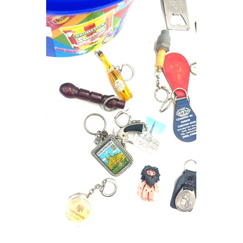 41 - Selection of assorted key rings