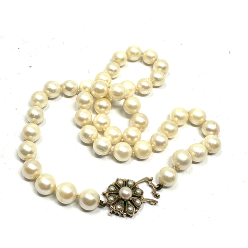 63 - Vinatge 9ct gold pearl set clasp cultured pearl  necklace large 9ct gold clasp weight est approx 5g ... 