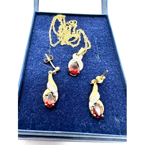 64 - 9ct gold garnet & diamond pendant necklace & earring set weight 3.4g in elizabeth duke box