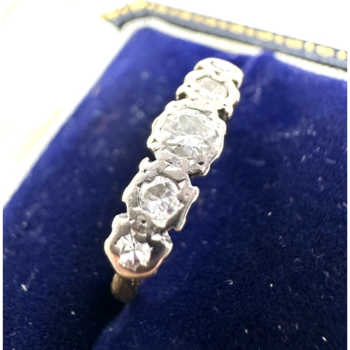 72 - 18ct gold 5 stone diamond ring weight 2.7g