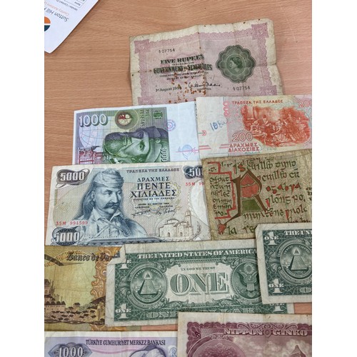 564 - Selection of Assorted vintage and later bank notes