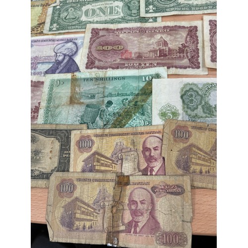 564 - Selection of Assorted vintage and later bank notes