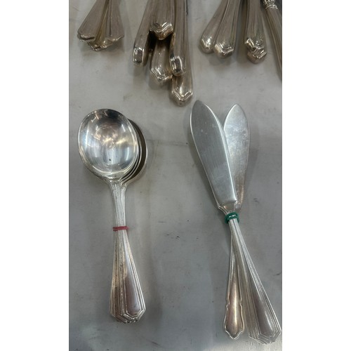 89 - Selection of EPNS davenport cutlery to include forks, knives, spoons