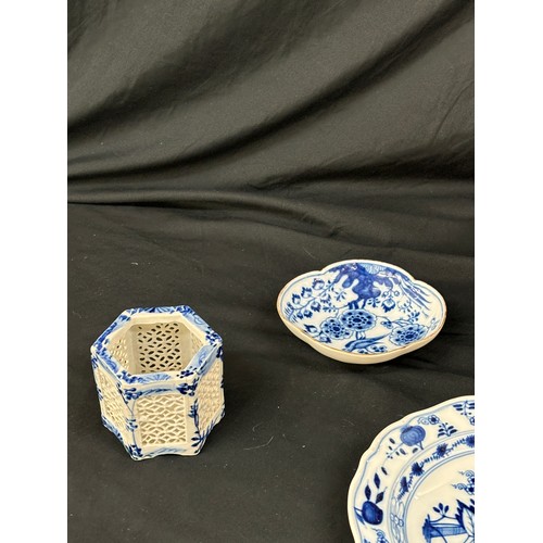 20 - Selection of oriental blue and white pottery, with markings to base