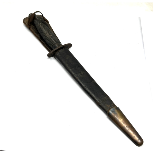 410 - ww2 3rd Pattern commando dagger & scabbard  No1 on pommel