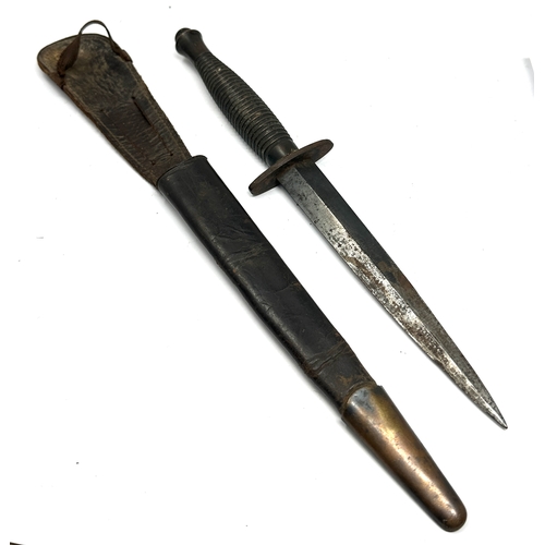 410 - ww2 3rd Pattern commando dagger & scabbard  No1 on pommel