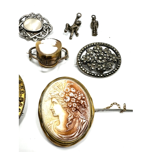 318 - selection of silver & costume jewellery items includes cameos etc