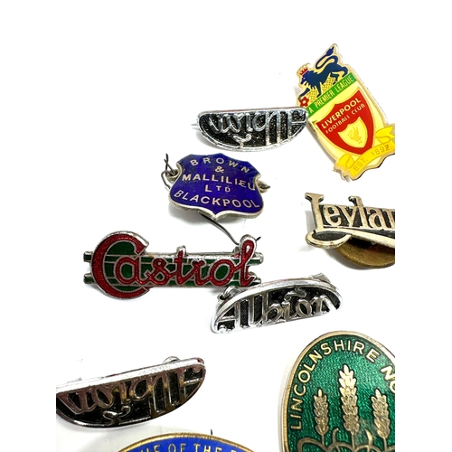 514 - selection of vintage enamel badges inc castrol leyland liverpool football club speedway etc