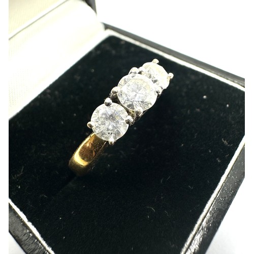 142 - 18ct gold diamond ring set with three diamonds the centre diamond measures approx 5mm with diamonds ... 