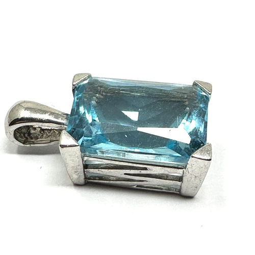 146 - 9ct white gold topaz pendant measures approx 2cm drop weight approx 3g