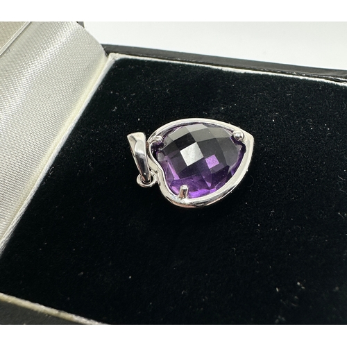 150 - 9ct white gold faceted amethyst heart pendant measures approx 1.7cm drop weight 1.32g