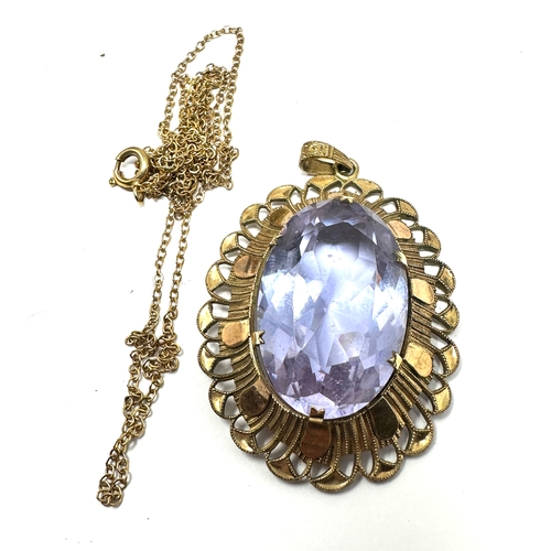 320 - Vintage yellow metal amethyst pendant necklace pendant measures approx 4.5cm drop weight 10.4g