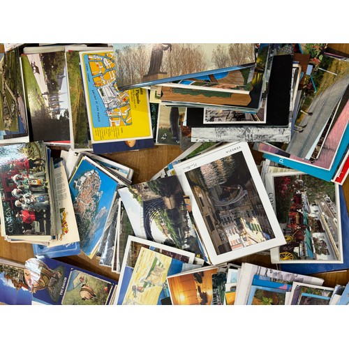 125 - Large selection of vintage and later postcards