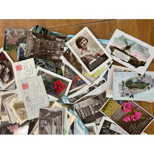 126 - Large selection of vintage and later postcards