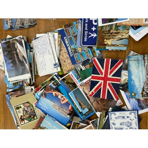 257 - Large selection of vintage and later post cards