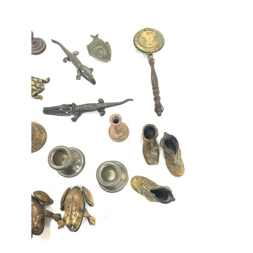 30 - Selection of miscellaneous brass items includes frogs, candle sticks etc