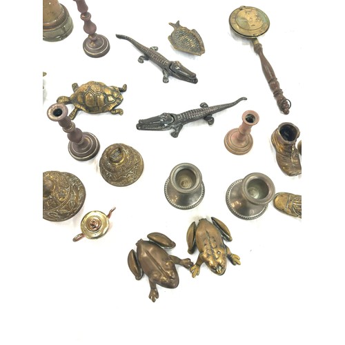 30 - Selection of miscellaneous brass items includes frogs, candle sticks etc