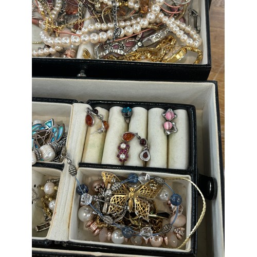 473 - Jewellery box and a large selection of assorted costume jewellery