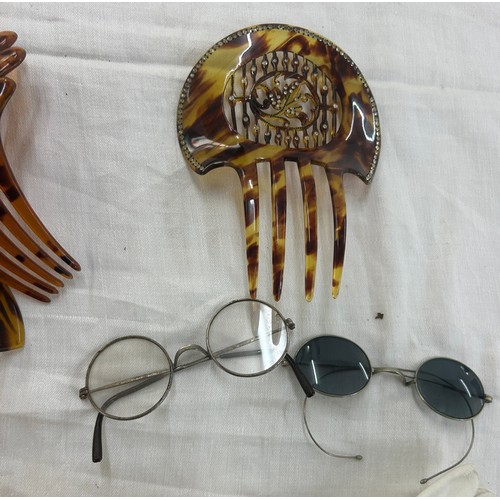 67 - Selection of vintage ladies accessories to include spectacles, gloves, tortoise shell style Spanish ... 