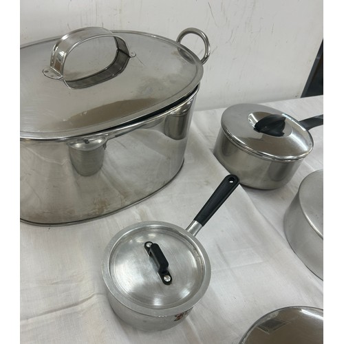 222 - Selection of vintage kitchenalia to include fish kettle, cast iron pan etc