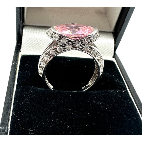 196 - 9ct white gold pink & white sapphire ring weight 5.5g