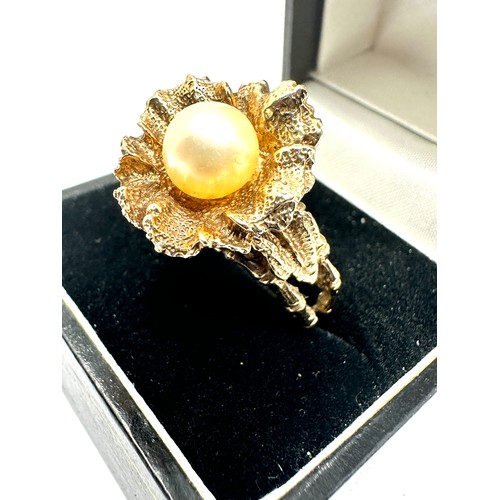 161 - 9ct gold floral design pearl ring weight 8.2g