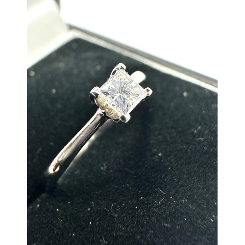 162 - 950 platinum diamond ring weight 2.5g