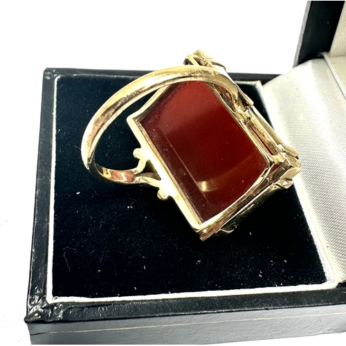 107 - Large gold hardstone cameo ring weight 8.6g