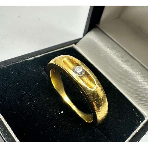 115 - 18ct gold diamond ring weight 6.3g