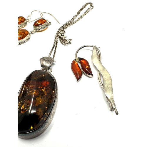 211 - selection of silver & amber jewellery includes pendant earrings etc weight 50g