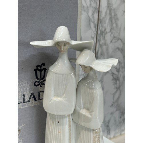 75 - Boxed Lladro figure 4611 Monjas Nuns height approximately 13 inches